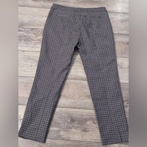 Adrianna‎ Papell Black and Gray Patterned Cropped Pants